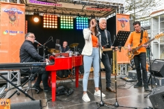 Meppel 27 april 2023:  Koningsdag 2023 : Meppel zingt en swingt