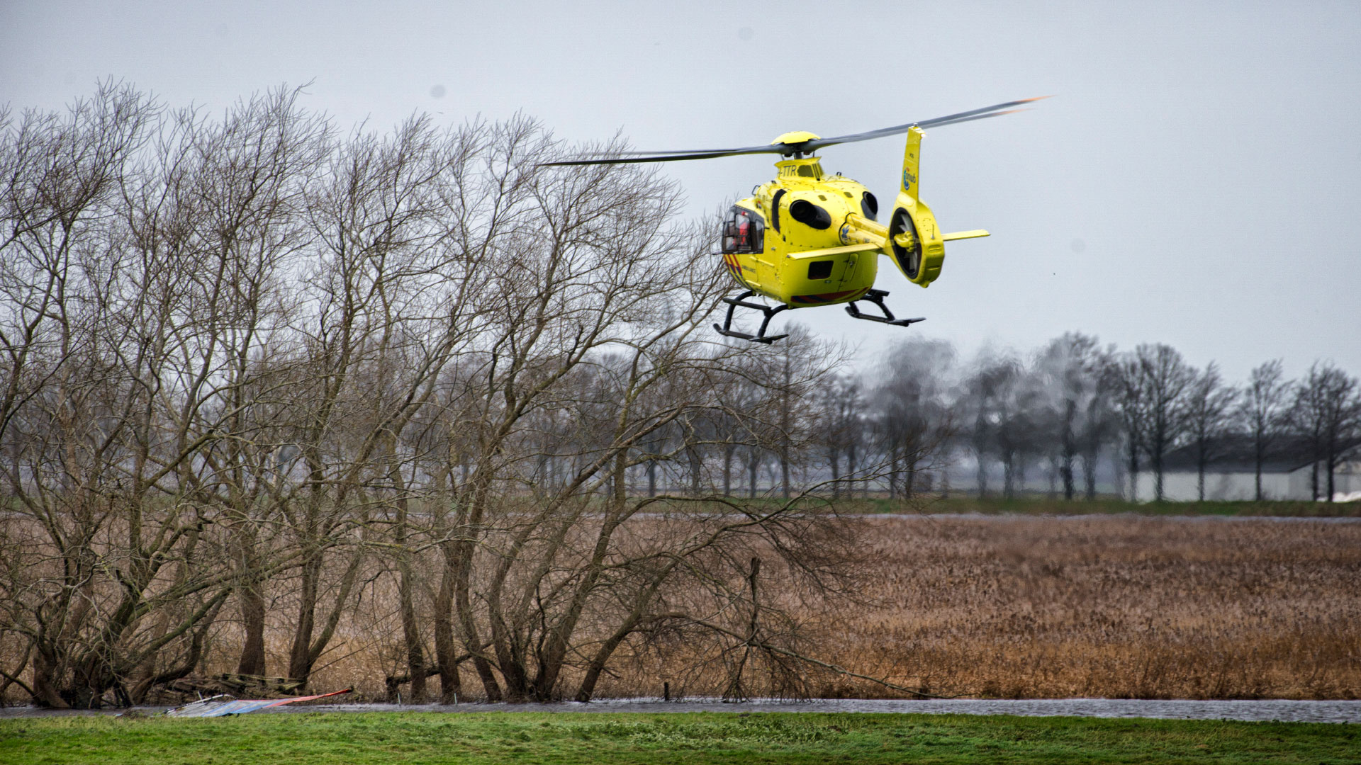 Persoon te water, foto Wim Echten
