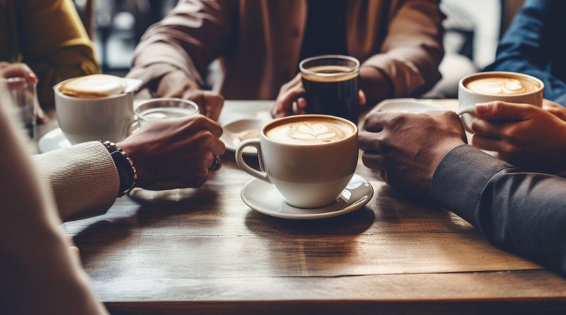 Handen koffie, foto aangeleverd door Kremer Uitvaartzorg