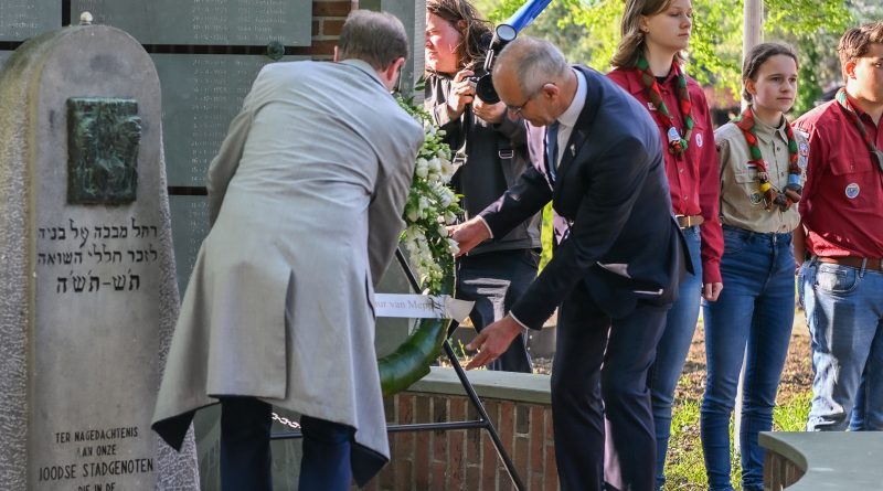 Stille tocht Joods monument Slotplantsoen, foto Leo de Harder