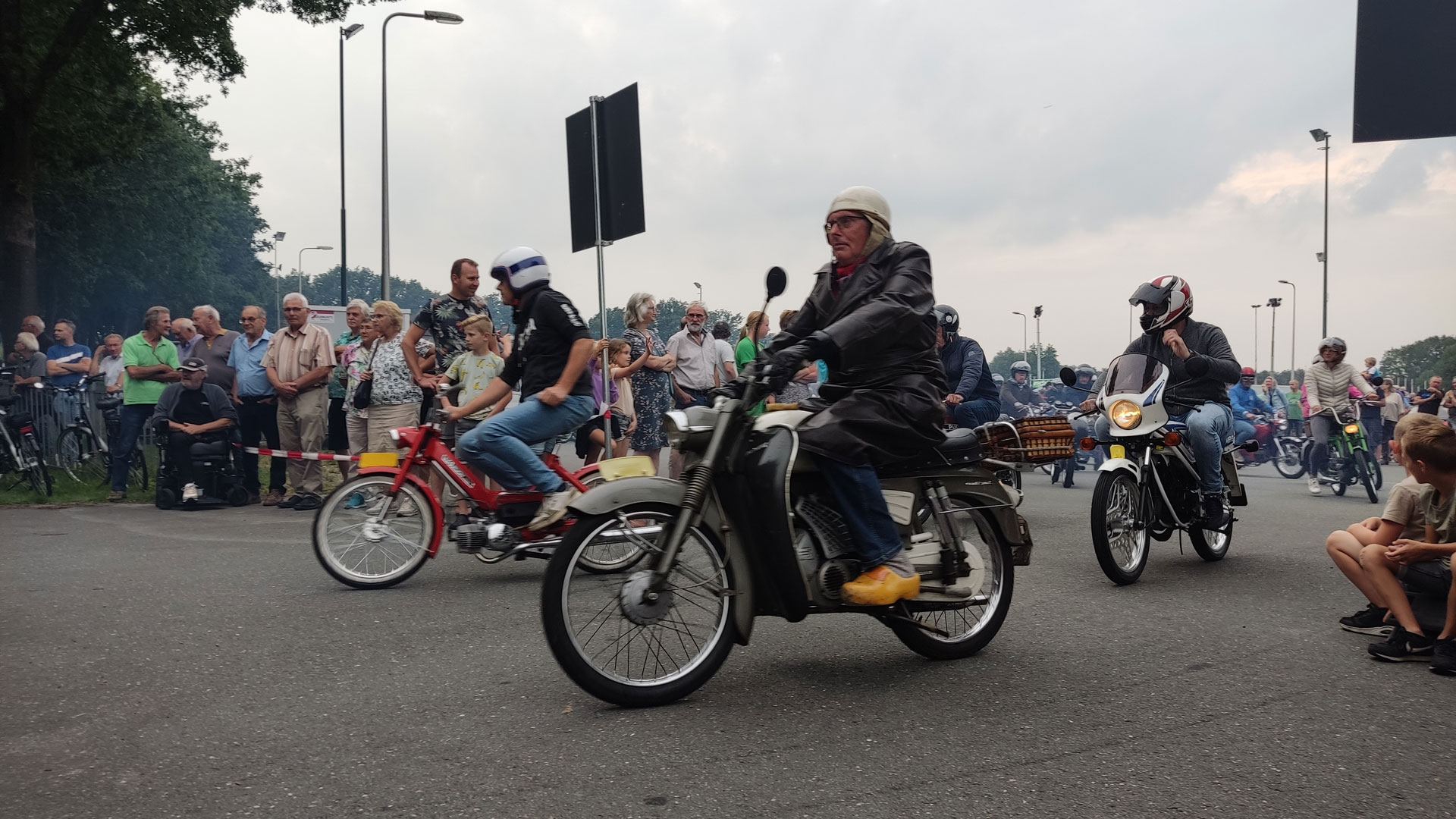 AMBC Oldtimer bromfietsrit, foto AMBC