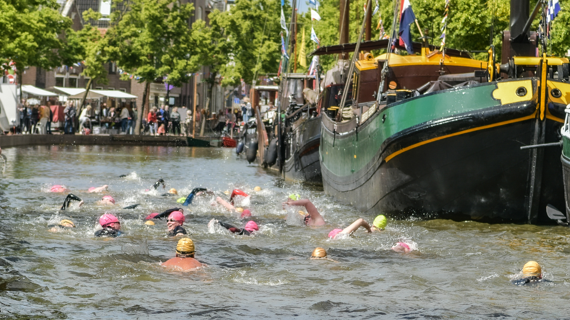 City Swim Grachtenfestival 2024, foto Leo de Harder en Quido van Hien
