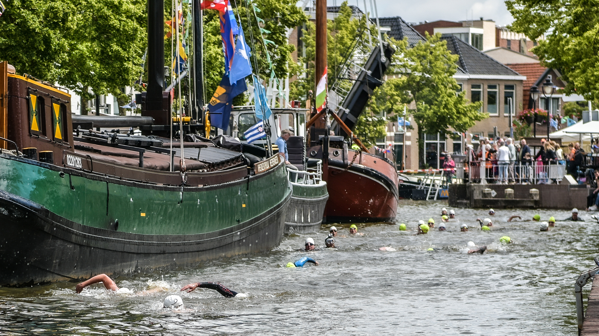 City Swim Grachtenfestival 2024, foto Leo de Harder en Quido van Hien