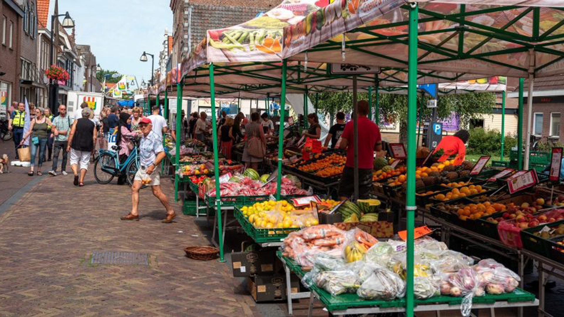 Donderdagmarkt 2022 in de Kruisstraat, foto Hans Wolff