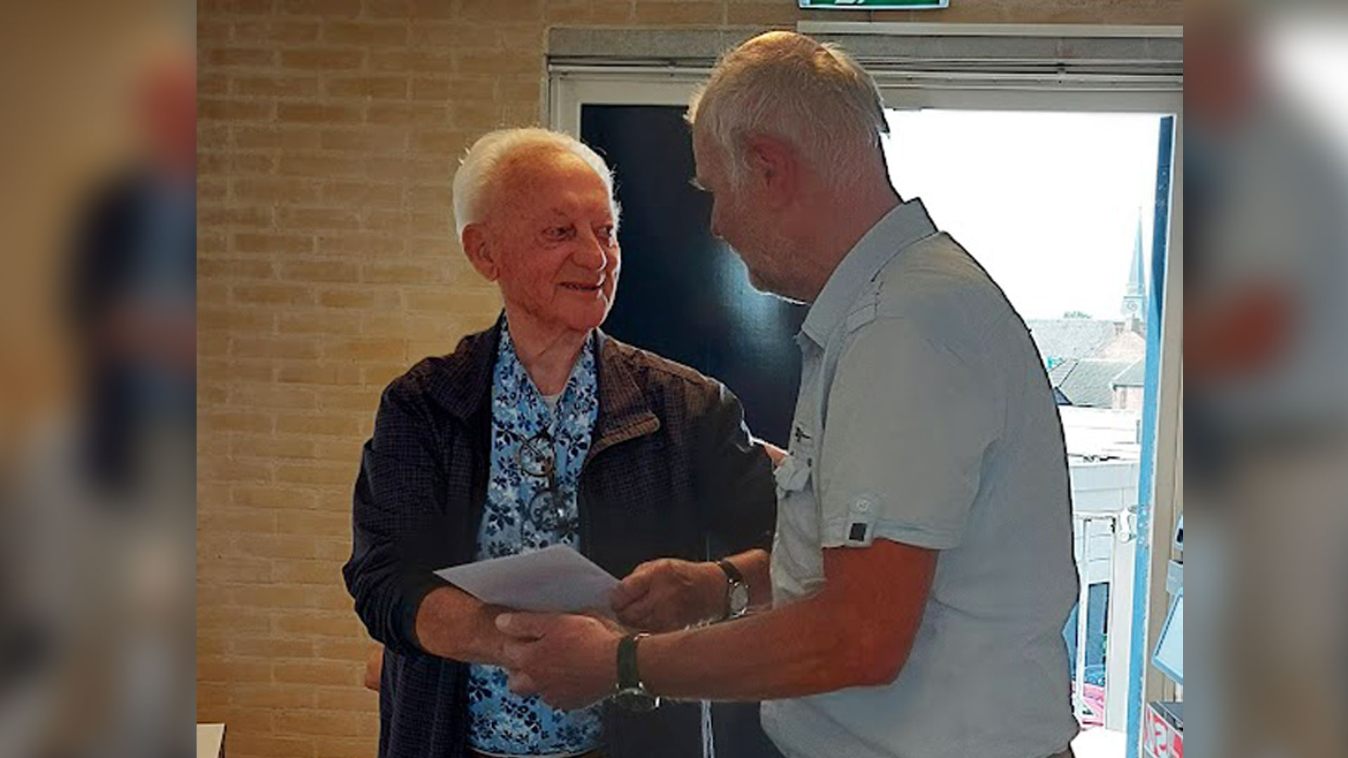 Jan Lugtmeier met voorzitter Oecumenische Gemeente Meppel Aldert Dijk