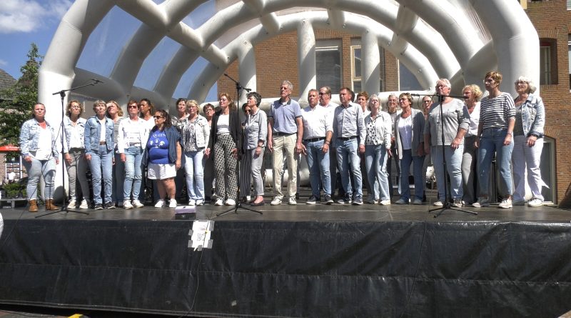 Popkoor Afslag Nijeveen zingt op Meppel Winter Fair