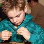 Braakballen pluizen voor jonge onderzoekers