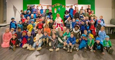 Sint zet sportpark Ezinge op z’n kop: jeugd FC Meppel feestelijk verrast