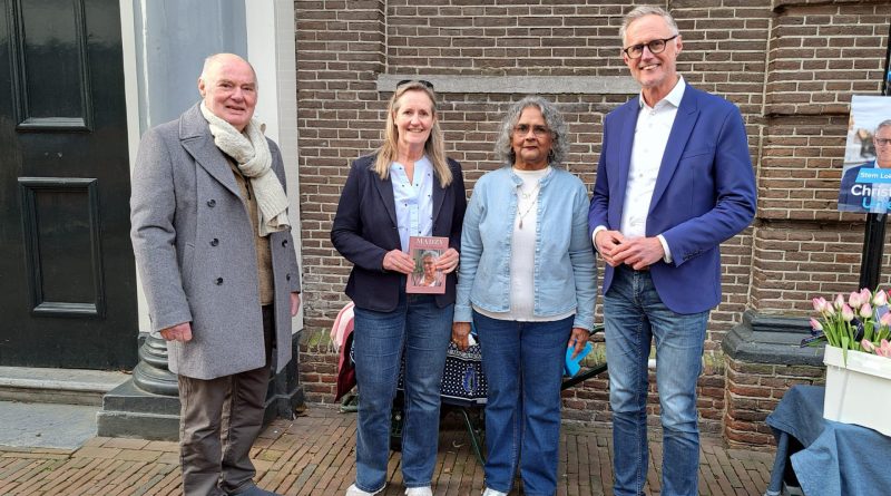 Boek over meedoen in Meppel overhandigd aan ChristenUnie