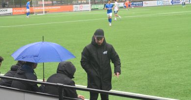 Trainer Björn Zwikker van VV Hoogeveen verwacht dat zijn ploeg zaterdagavond tegen DVS'33 een zware wedstrijd te wachten staat. Hoogeveen, de nummer twaalf uit de Derde Divisie A met 41 punten, ontvangt DVS'33 uit Ermelo, dat derde staat met 51 punten.