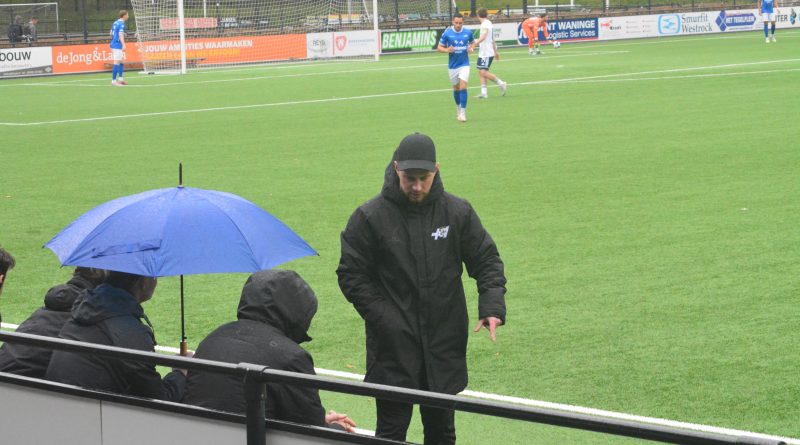 Trainer Björn Zwikker van VV Hoogeveen verwacht dat zijn ploeg zaterdagavond tegen DVS'33 een zware wedstrijd te wachten staat. Hoogeveen, de nummer twaalf uit de Derde Divisie A met 41 punten, ontvangt DVS'33 uit Ermelo, dat derde staat met 51 punten.