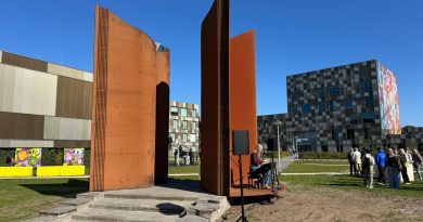 Stalen Boeken van Bibliotheek Meppel krijgen tweede leven op Onderwijspark Ezinge