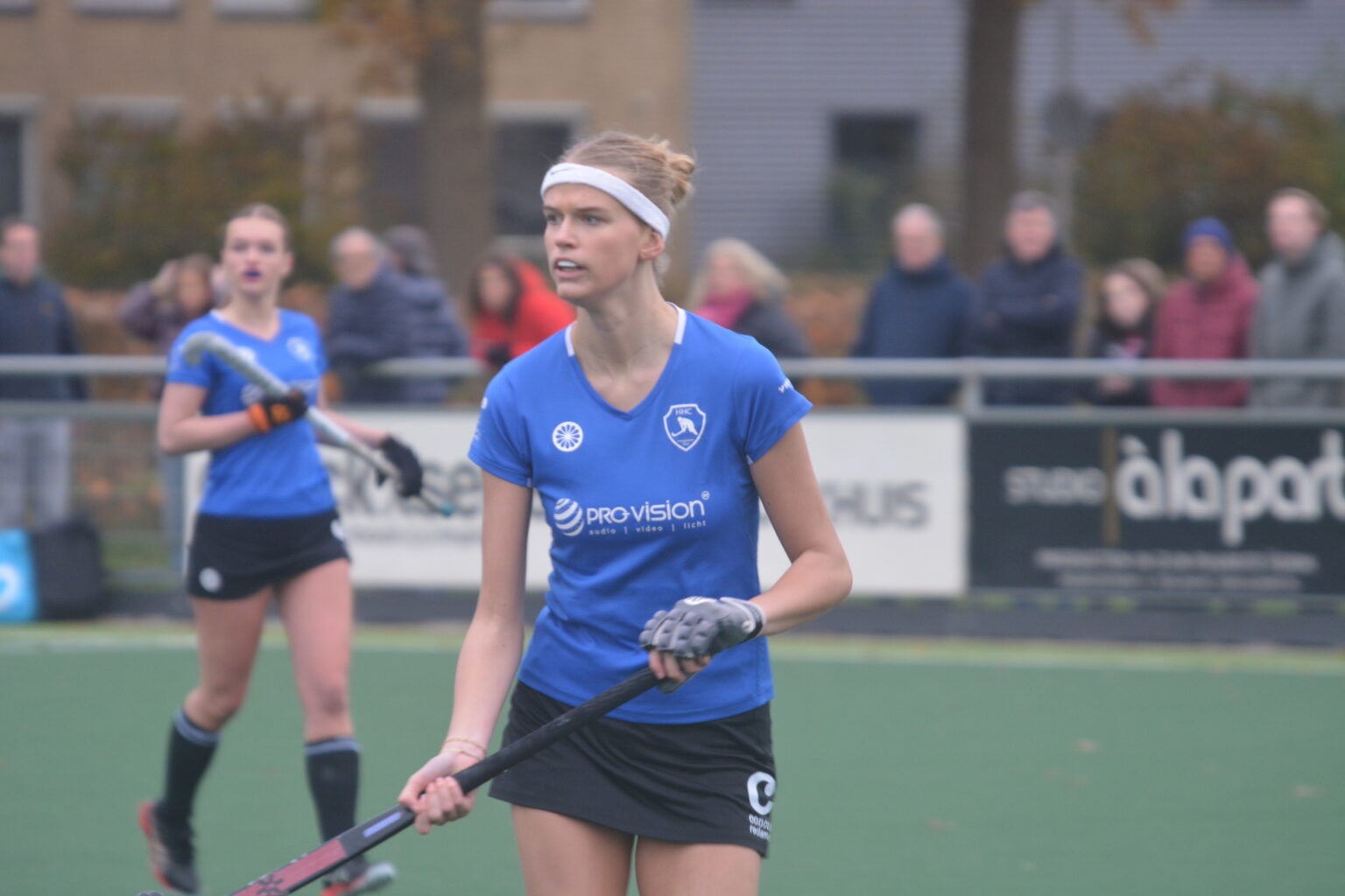 De hockeysters van HHC uit Hoogeveen hebben zondagmiddag koploper Epe getrakteerd op een forse nederlaag. HHC won voor eigen publiek met maar liefst 7-0.