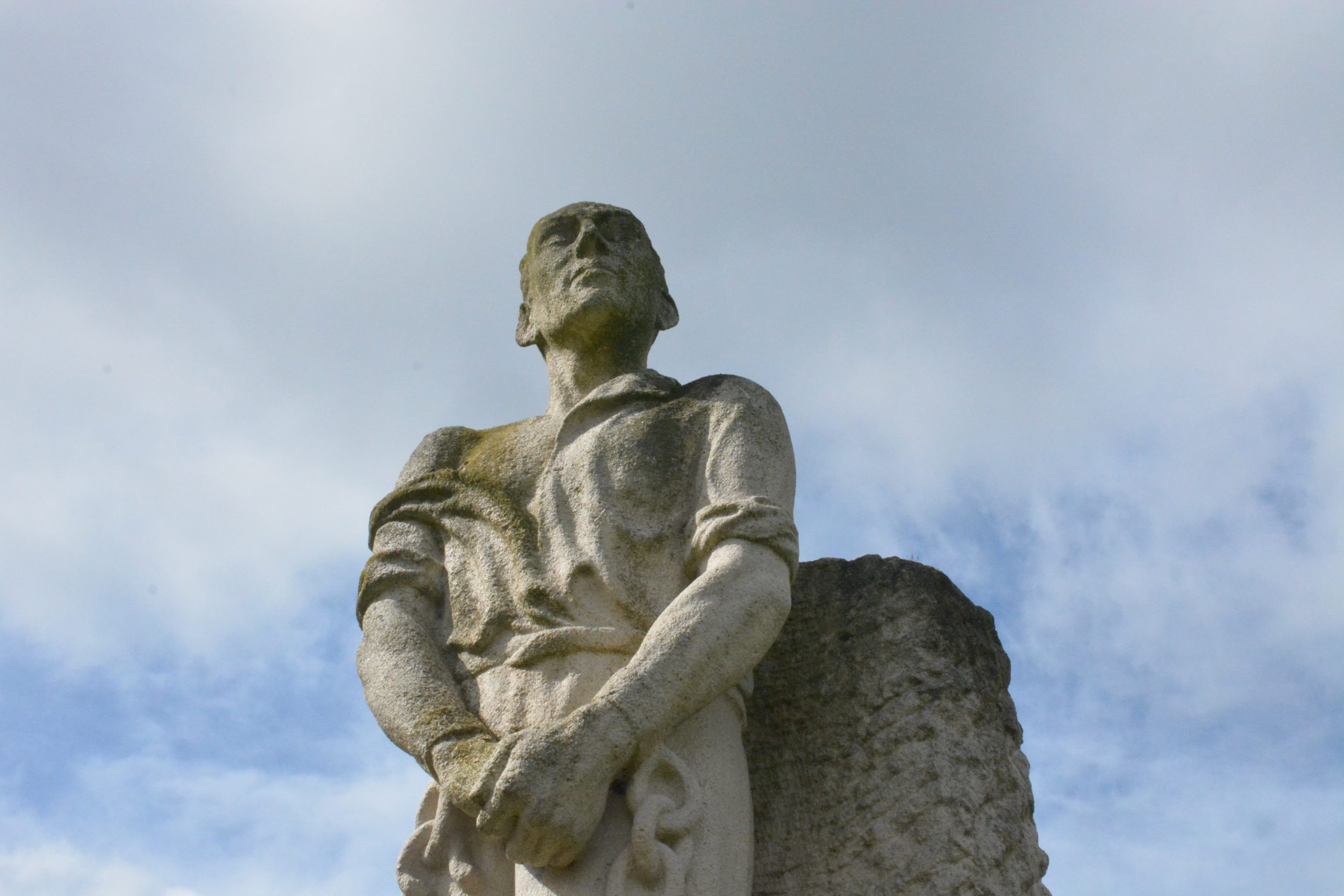 Op maandag 4 mei is het om 20.00 uur 's avonds in Nederland twee minuten stil. Dan is de jaarlijkse dodenherdenking. Ook in Hoogeveen en omgeving zijn er herdenkingen. Samen staan we stil bij de vrijheid en eren we de mensen die daarvoor hebben gevochten.