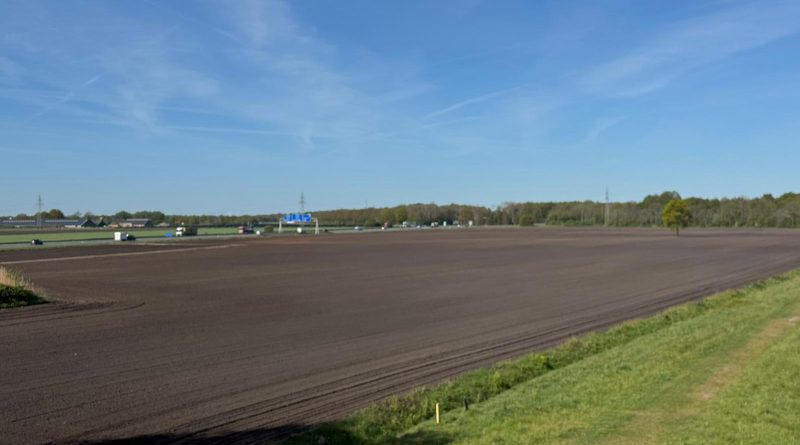 Op maandag 11 mei is er een startavond in het Raadhuis van Hoogeveen over de plannen voor uitbreiding van woningbouw in Hoogeveen-Zuid. De startavond begint om 19.30 uur. Omwonenden, grondeigenaren en belangstellenden zijn die avond van harte welkom.