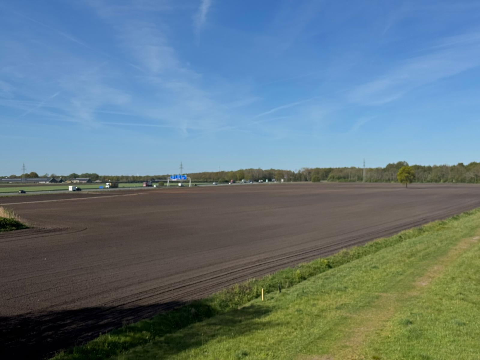 Op maandag 11 mei is er een startavond in het Raadhuis van Hoogeveen over de plannen voor uitbreiding van woningbouw in Hoogeveen-Zuid. De startavond begint om 19.30 uur. Omwonenden, grondeigenaren en belangstellenden zijn die avond van harte welkom.