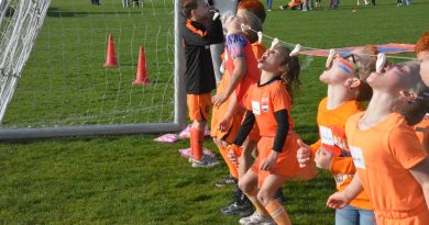 Vrijdagmorgen waren in Noordscheschut de Koningsspelen De kinderen van de Christelijke basisschool De Regenboog in Noordscheschut vertrokken om 08.45 uur naar sportpark De Meulewieke voor een ochtend spelplezier.