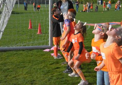 Vrijdagmorgen waren in Noordscheschut de Koningsspelen De kinderen van de Christelijke basisschool De Regenboog in Noordscheschut vertrokken om 08.45 uur naar sportpark De Meulewieke voor een ochtend spelplezier.