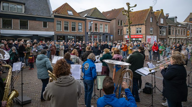 Meppel begint Pasen met paasjubel op Kerkplein