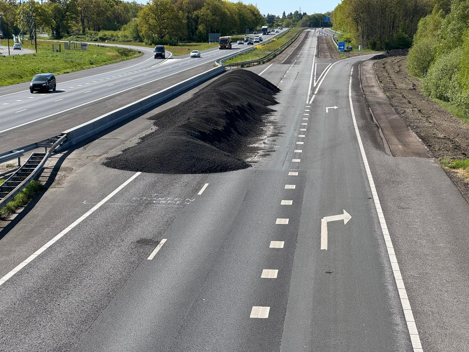 De werkzaamheden aan de A28 van Fluitenberg naar Hoogeveen zijn in volle gang. Van zondag 26 april is er geen verkeer mogelijk van Fluitenberg richting het knooppunt bij Hoogeveen. Vanaf Zwolle/Meppel is het wel mogelijk om via de andere zijde richting Assen te rijden.