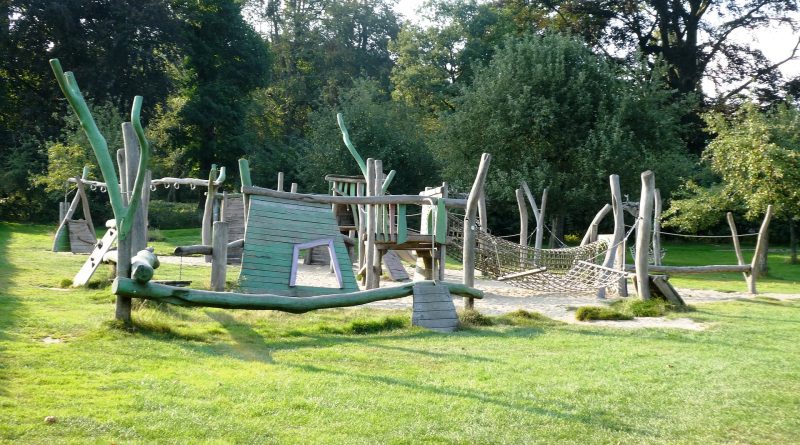 Het is vakantie en dat betekent dat ouders en kinderen er graag op uit willen In de regio zijn er diverse speelpaden en speelbossen om te bezoeken. Het voordeel van het bezoeken van belevingspaden en speelbossen is dat dit het hele jaar kan en het is ook nog eens gratis. (Foto Pixabay)