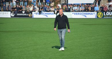 Vrijdagavond is de strijd om de finale van de districtsbeker. HZVV staat voor het tweede jaar op rij in de finale. Vorig jaar verloren de rood-witten de finale op eigen veld van het Groningse Velocitas (0-3). In stadion Esserberg in Haren wacht een herkansing tegen het Friese FC Surhústerfean.