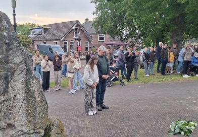 Net als op veel plaatsen in Nederland is ook in Zuidwolde maandagavond 4 mei herdacht. Ook in Zuidwolde werden slachtoffers herdacht die omgekomen zijn in oorlogssituaties en bij vredesmissies.
