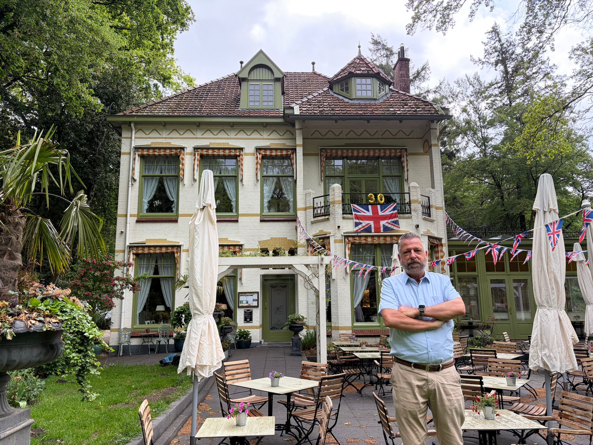 Eigenaar Bert Boer bij TeaTime in Echten