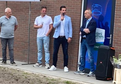 Het was afgelopen zaterdag een feestelijke dag voor korfbalvereniging HHV uit Hollandscheveld. De nieuwe kleedkamers zijn officieel geopend en de club vierde haar 65-jarige bestaan.