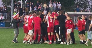 HZVV heeft vrijdagavond in Haren beslag gelegd op de noordelijke districtsbeker. In stadion Esserberg won HZVV met 4-0 van het Friese FC Surhústerfean. Vleugelspeler Jens van Rooijen had met twee assists en een doelpunt een belangrijke rol in de bekerwinst. HZVV neemt met het winnen van de beker revanche voor de verloren finale van vorig jaar (0-3) tegen het Groningse Velocitas.