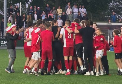 HZVV heeft vrijdagavond in Haren beslag gelegd op de noordelijke districtsbeker. In stadion Esserberg won HZVV met 4-0 van het Friese FC Surhústerfean. Vleugelspeler Jens van Rooijen had met twee assists en een doelpunt een belangrijke rol in de bekerwinst. HZVV neemt met het winnen van de beker revanche voor de verloren finale van vorig jaar (0-3) tegen het Groningse Velocitas.