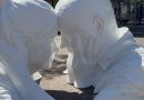 Van 1 tot en met 28 mei is er in het centrum een kunstwerk te zien van Saskia Stolz. Dit indrukwekkende, rondreizende kunstwerk van Saskia Stolz laat een patiënt en een naaste zien. Het beeld maakt voelbaar dat leven met een ongeneeslijke ziekte je niet alleen doet; je doet het samen.