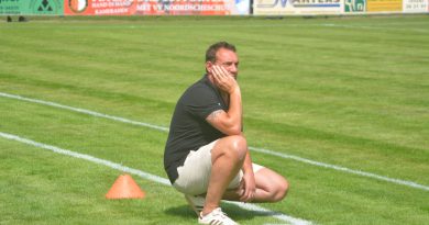 5e klasser VV Tiendeveen maakt zich op voor het afscheid van hoofdtrainer Michel van Essen. Zaterdagmiddag zal Van Essen, die maar liefst tien jaar de scepter zwaaide bij de geel-zwarten in de thuiswedstrijd tegen NKVV, stoppen.