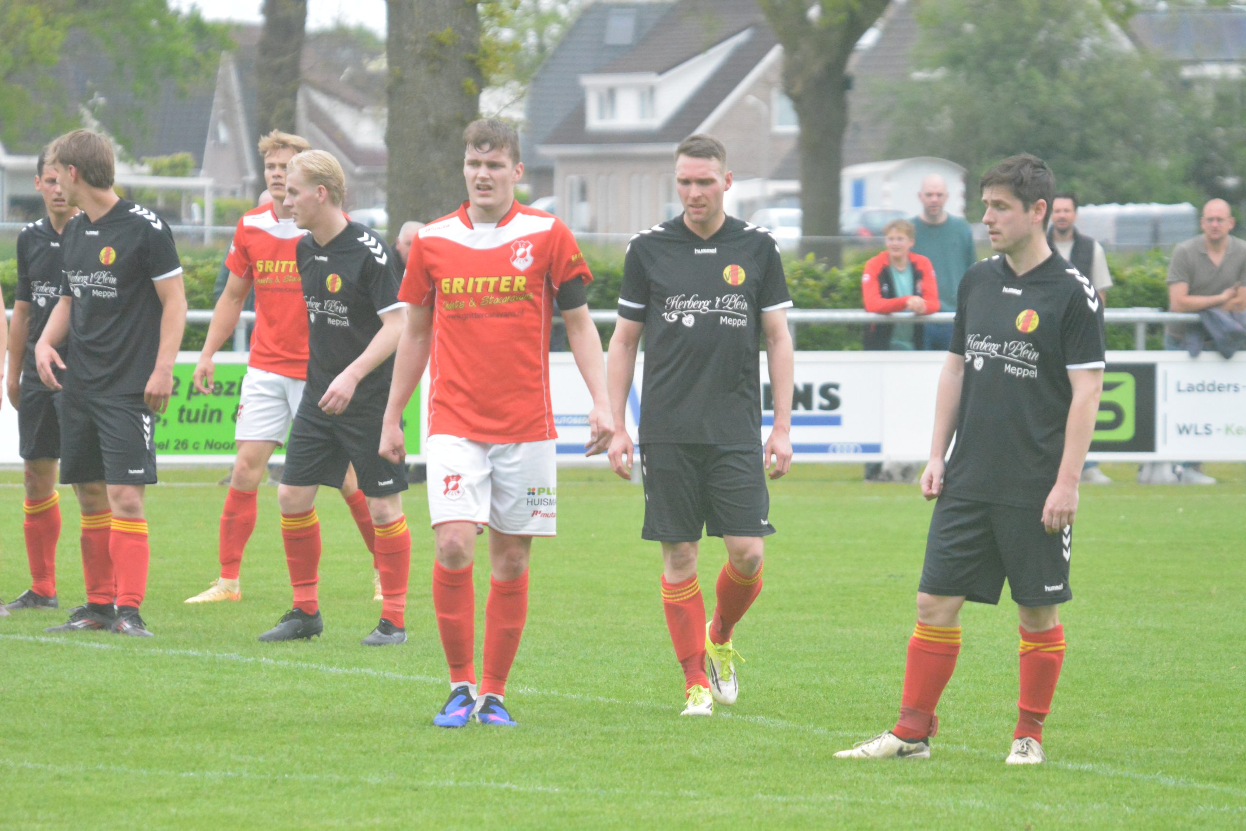 SC Elim heeft zaterdagmiddag in de 4e klasse G een nederlaag geleden tegen Vitesse'63. In een zeer doelpuntrijk duel gingen de gasten uit Koekange met een 3-4 overwinning aan de haal.