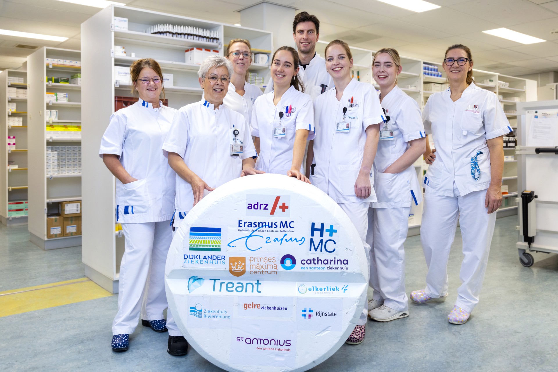 Treant heeft de Paracetamol Challenge, een initiatief van het Erasmus MC, met grote cijfers gewonnen. Vanaf december is het gebruik van paracetamol via het infuus met 39% afgenomen. Dat ligt boven het streven van 25%. Treant draagt bij aan een duurzamere zorg door steeds vaker voor paracetamol in tabletvorm te kiezen in plaats van een infuus.