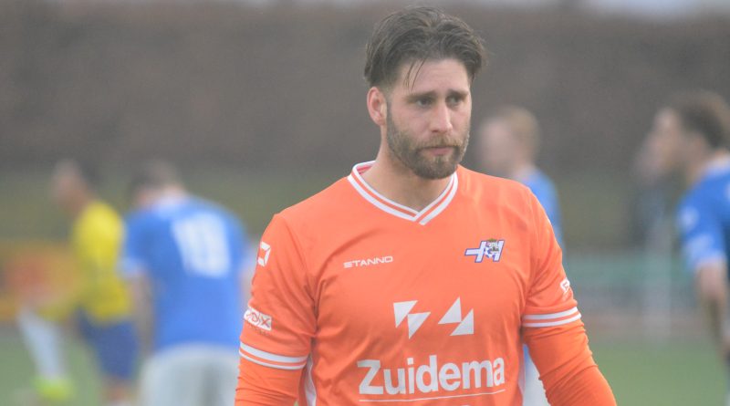 Het zo goed als 'veilig' gespeelde VV Hoogeveen kan zich in de derde divisie A de resterende drie wedstrijden gaan richten op de ontknoping van de derde periodetitel. De ploeg van trainer Björn Zwikker staat in de strijd van die derde periode nu derde en zaterdagavond komt VV Eemdijk, de huidige nummer twee van die derde periode, op bezoek op het sportpark Bentinckspark.