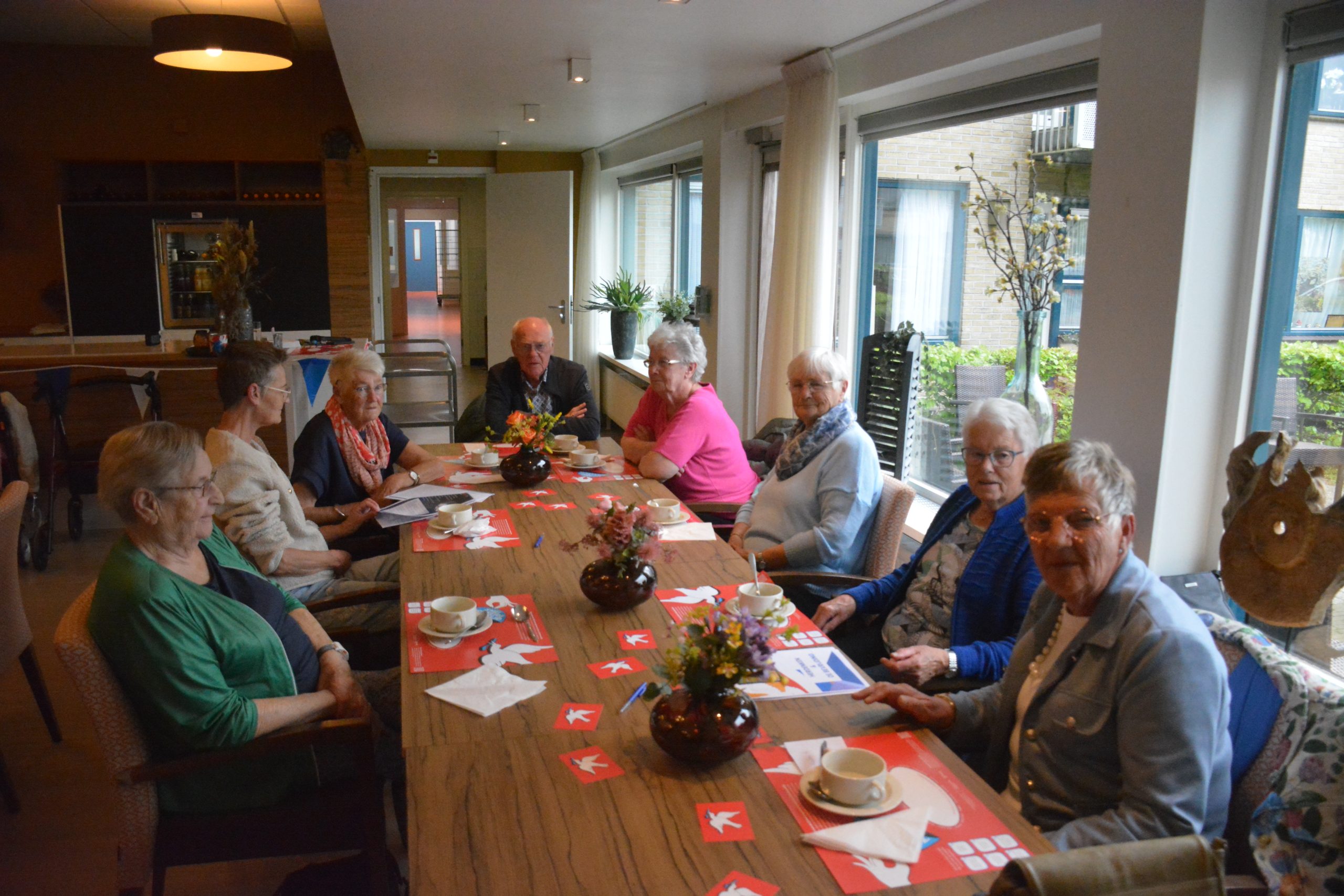 Op 5 mei viert Nederland bevrijdingsdag. 81 jaar geleden eindigde de tweede wereldoorlog en nog altijd vieren we jaarlijks deze bevrijding. In Hollandscheveld en in Hoogeveen waren er vrijheidsmaaltijden en onder de mensen was maar één ding te horen. "De bevrijding moeten we blijven vieren".