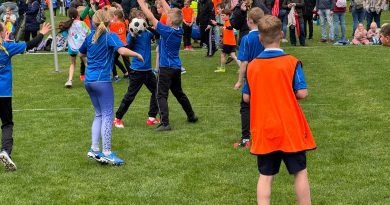 Woensdagmiddag organiseerde korfbalvereniging Thrianta uit Hoogeveen het jaarlijkse schoolkorfbaltoernooi. Ook de editie van 2026 bleek een groot succes.