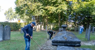 Onderhoudsdag op Joodse begraafplaats in Meppel