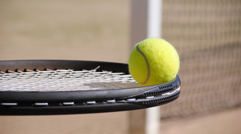 De tennissers van Suthwalda nemen het komend weekend in de play-offs op tegen TEAN uit Alphen aan den Rijn. Afgelopen weekend verloor Suthwalda thuis met 2-4 van Nieuwerkerk. (Foto Pixabay)