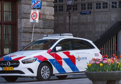 De politie waarschuwt inwoners van de regio voor oplichters die zich uitgeven als politieagenten. Op donderdag 14 mei 2026 zijn er meerdere meldingen binnengekomen over babbeltrucs in Meppel. (Foto Pexels)