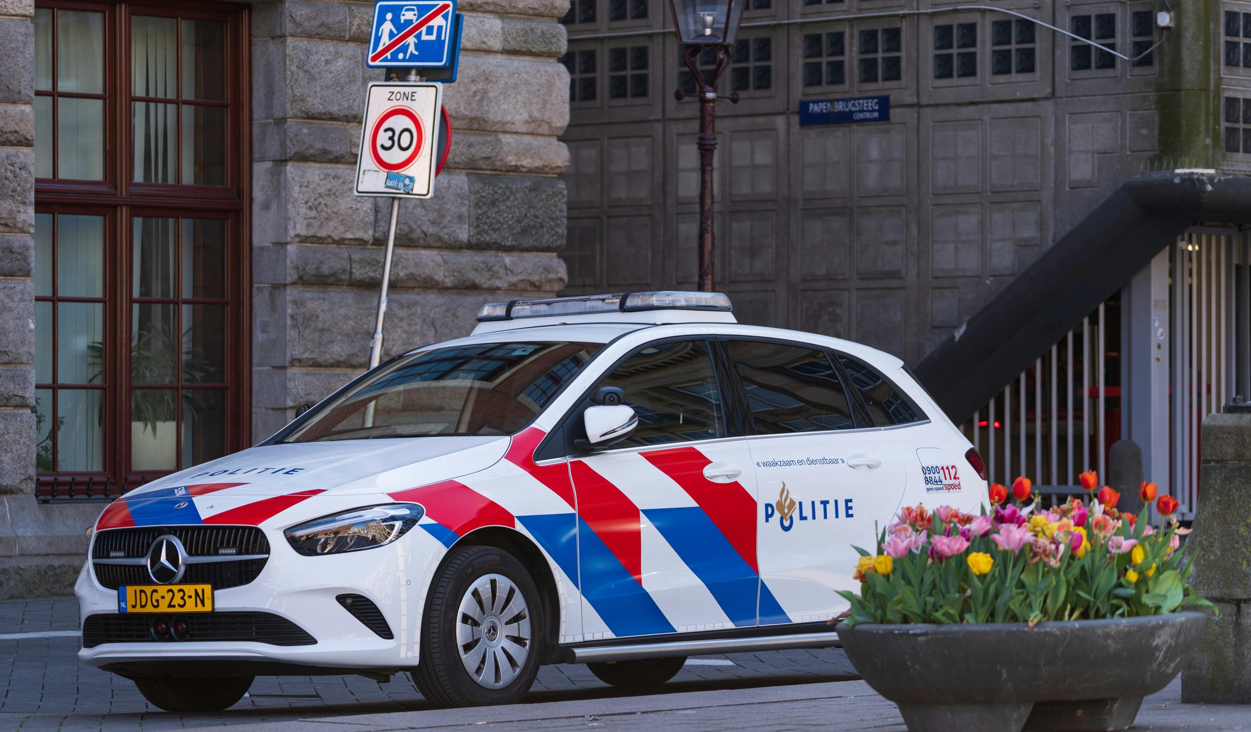 De politie waarschuwt inwoners van de regio voor oplichters die zich uitgeven als politieagenten. Op donderdag 14 mei 2026 zijn er meerdere meldingen binnengekomen over babbeltrucs in Meppel. (Foto Pexels)