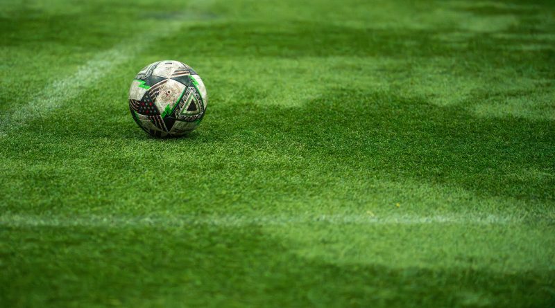 De werkzaamheden voor de aanleg van twee kunstgrasvelden op sportpark Het Noorderslag in Staphorst zijn vorige week van start gegaan. (Foto Pexels)
