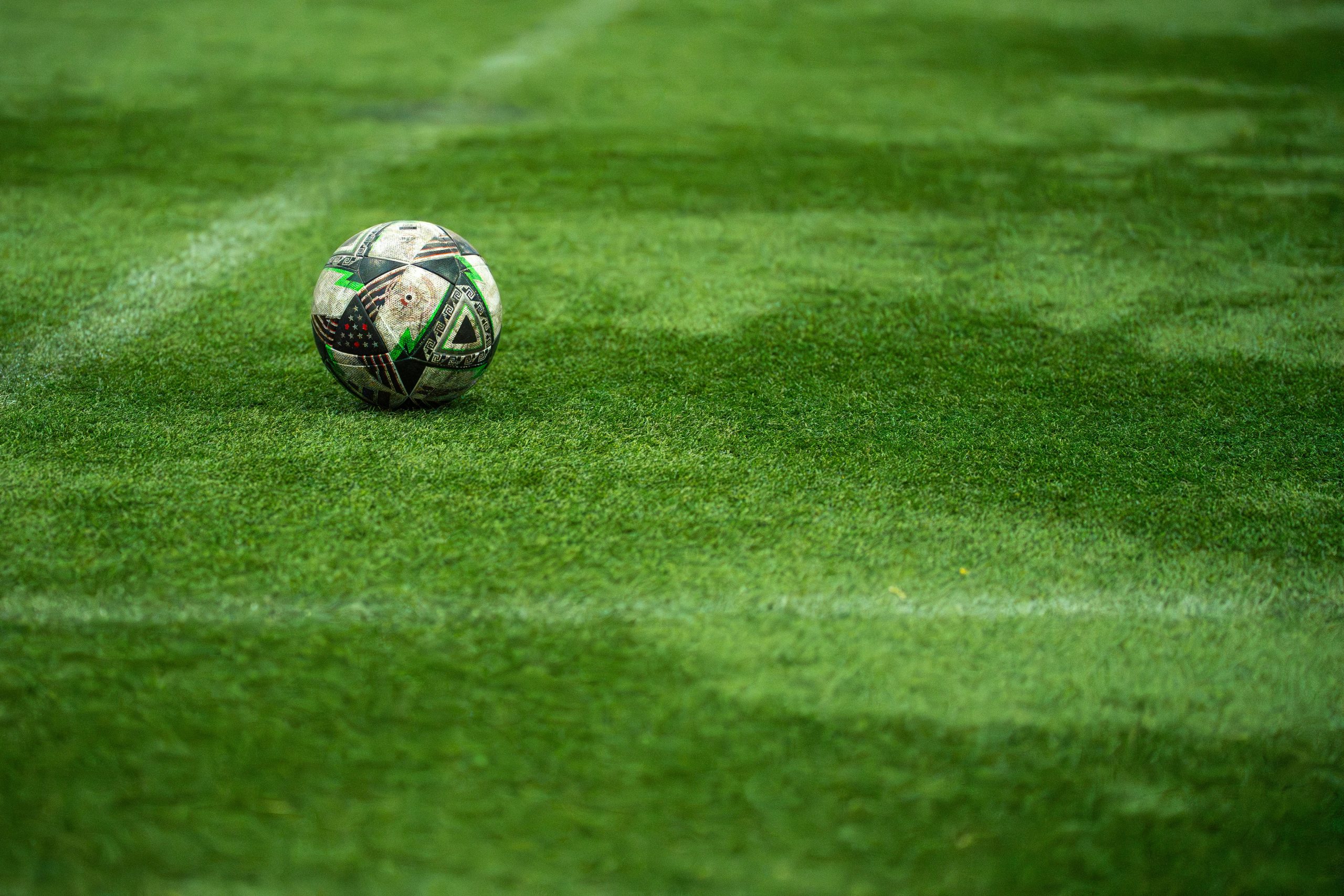 De werkzaamheden voor de aanleg van twee kunstgrasvelden op sportpark Het Noorderslag in Staphorst zijn vorige week van start gegaan. (Foto Pexels)
