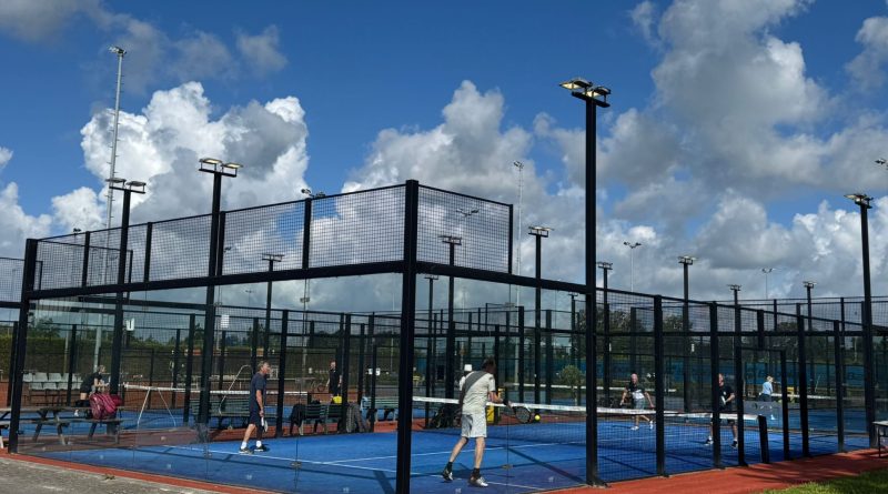 De padelbanen bij MLTC in Meppel worden intensief gebruikt