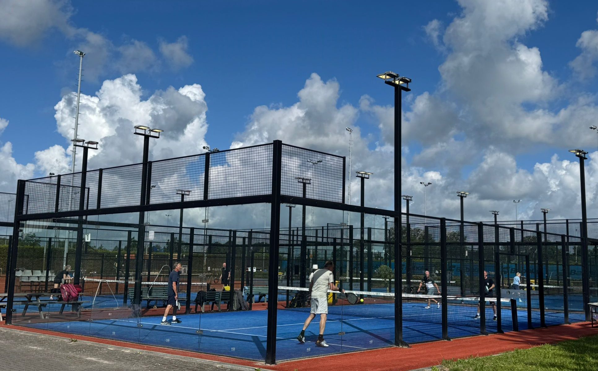 De padelbanen bij MLTC in Meppel worden intensief gebruikt