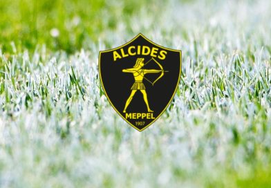 Alcides speelt volgend seizoen in de 1e klasse. De ploeg van trainer Dennis Meadows won in Staphorst de Meppeler derby tegen stadsgenoot FC Meppel met 2-1.