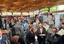 Donderdagmiddag wisten veel mensen de weg te vinden naar het jaarlijkse Banenevent in de Tamboer in Hoogeveen. In het theater waren meer dan 50 bedrijven aanwezig die op zoek zijn naar personeel. Maar natuurlijk ook veel mensen die of op zoek zijn naar een baan of een nieuwe uitdaging zoeken.