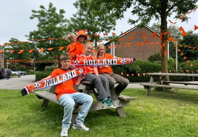 Ruíz en Djurre brengen WK-koorts naar de Breitnerhof in Meppel: 1.500 meter aan vlaggenlijnen