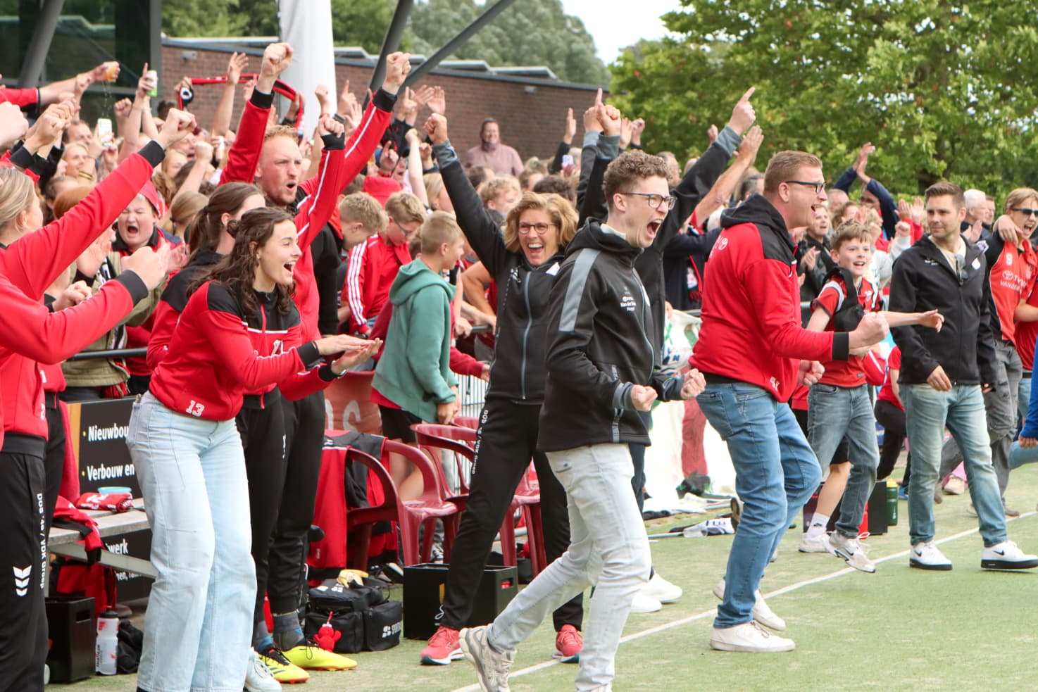 Zaterdagmiddag om 17.00 uur speelt DOS'46 uit Nijveen de finale van de ereklasse. In Harderwijk is LDODK uit het Friese Gorredijk de tegenstander. Trainer Lars Pieper van DOS'46 kijkt uit naar de finale. "Het wordt een mooie strijd in de Noordelijke derby". (Foto Herrie Borrink)